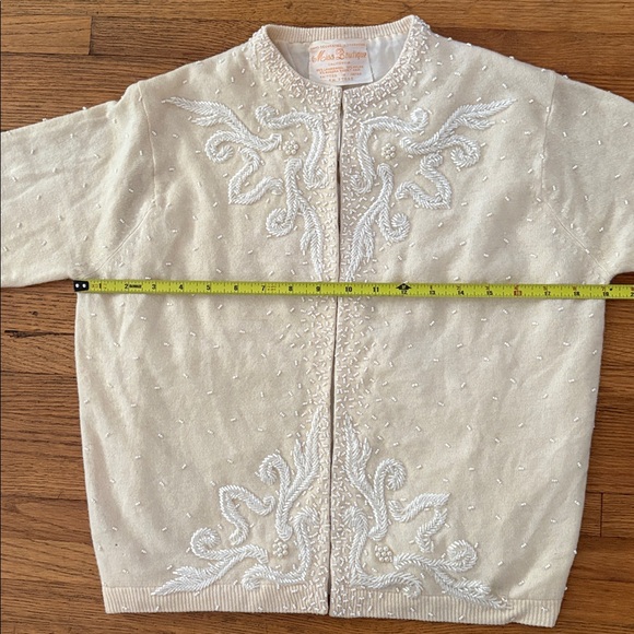 Vintage Women’s Beaded Cream Colored Sweater/Cardigan - Picture 6 of 8